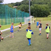 Nogomet je na voljo za dečke in deklice.