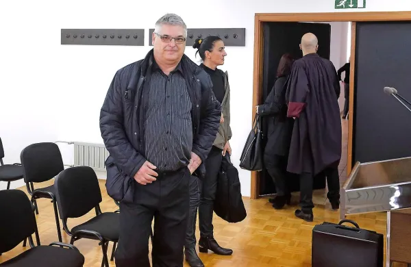 Edvarda Progarja so lani na sodišču obsodili zaradi goljufije  v 
škodo Evropske unije. Včeraj, nekaj mesecev po pravnomočnosti 
sodbe, pa ga je sodišče obsodilo še zaradi davčne zatajitve.