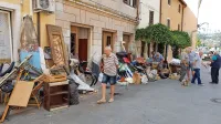 Takšen je bil včeraj pogled na s kramo nastlan Staničev trg v 
Kopru.