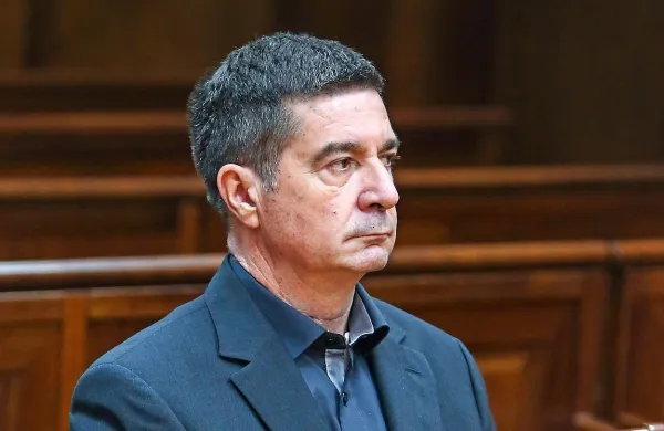 Sodišče je včeraj preložilo predobravnavni narok za Roberta 
Časarja.