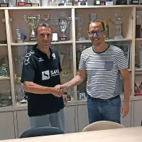 Tako sta si v roke segla Peter Mičović (levo) in predsednik kluba 
Aljoša Bertok.
