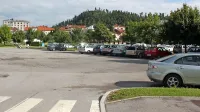 Na postojnski občini menijo, da je zaradi pomanjkanja parkirišč v  mestu najem parkirišča v lasti družbe Batagel&Co. upravičen.



