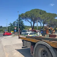 Po fizični odstranitvi stojnic so se prodajalci vrnili z drugimi 
stojnicami.