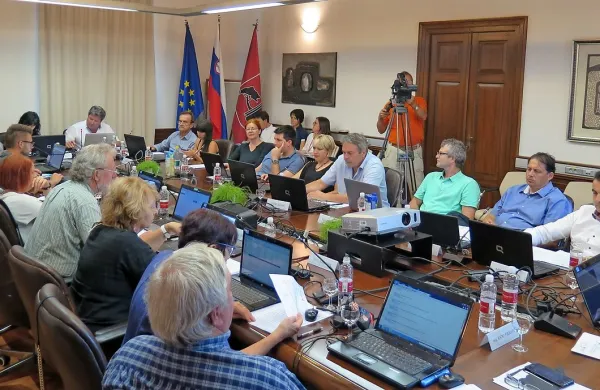 Na zadnji seji so se sežanski občinski svetniki seznanili z osnutkom 
reorganizacije krajevnih skupnosti v občini. Vendar pa nobeni 
krajevni skupnosti ne bodo omogočili ustanovitve še v tem 
mandatu. 