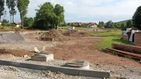 Občina zaključuje s komunalnim urejanjem nove soseske Goričica, kjer lastniki zemljišč že zelo dolgo čakajo, da bodo lahko začeli graditi.