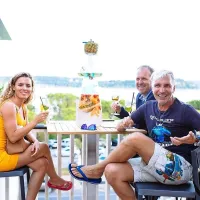   Igor Jelen Iggy, režiser in koreograf, ter Igor Novel, direktor 
portoroškega turistične združenja, v prijetni družbi.