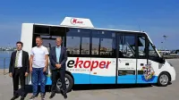 Avto naj ostane doma, na plažo pa z minibusom