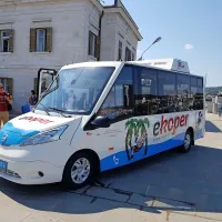 Avto naj ostane doma, na plažo pa z minibusom