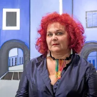 Fulvia Zudič podobe manj znanih ulic svojega mesta predstavlja v galeriji Hermana Pečariča. 