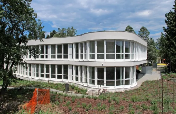 Uporabniki in odgovorni upajo, da bo Center Obala svoja vrata 
odprl vsaj jeseni letos.