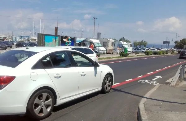 Tudi izolski policisti podrobno spremljajo dogajanje v Cankarjevem drevoredu in ugotavljajo, da so kolesarji dobro sprejeli 
novost.