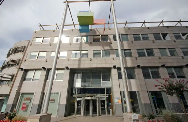 Delničarjem Hita 1,2 milijona evrov