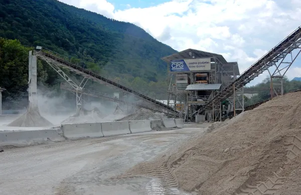 Separacija letno sortira in predela 110 ton gramoza iz rek. 