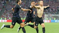 Domagoj Vida (brez dresa) je te dni najbolj izpostavljen hrvaški 
reprezentant. Proti Rusom je v četrtfinalu dosegel dva zadetka ( v 
podaljšku in pri izvajanju 11-metrovk), zaradi video posnetka v 
podpori Ukrajini pa je po opominu zdaj tudi v preiskavi Fife.