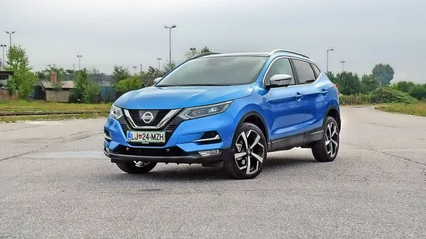 Modri zapeljivec ob najnovejših osvežitvah še vedno priteguje pozornost.