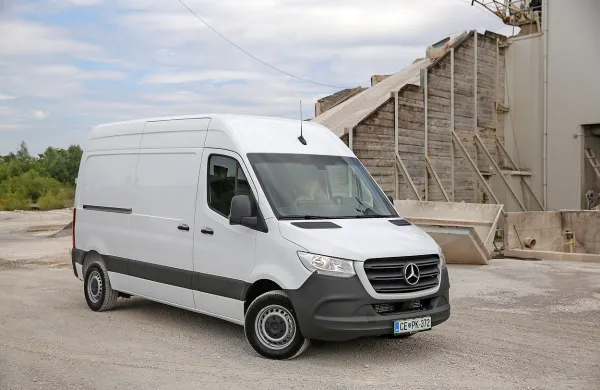 Sprinter bo na voljo v številnih različicah in tudi s sprednjim 
pogonom.