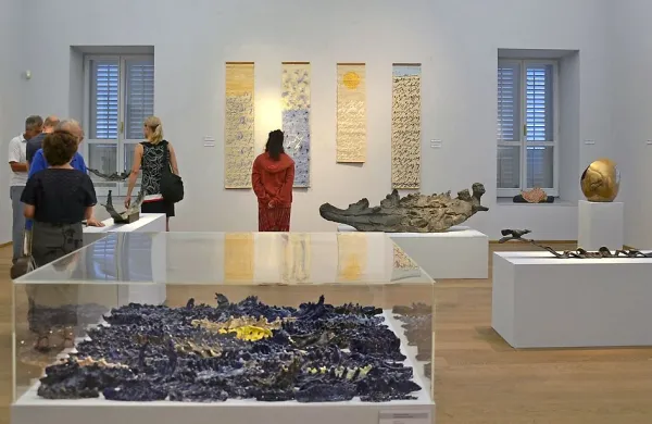 Razstava Morje ob morju bo v piranski  galeriji na ogled do 26. avgusta. 