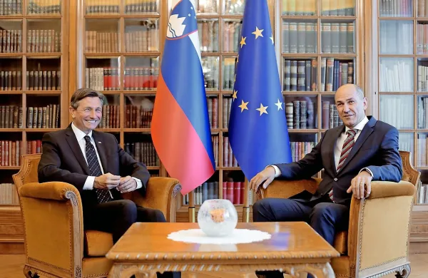 Borut Pahor bo do četrtka popoldne počakal, da mu Janez Janša 
sporoči, ali sprejme kandidaturo za mandatarja.  