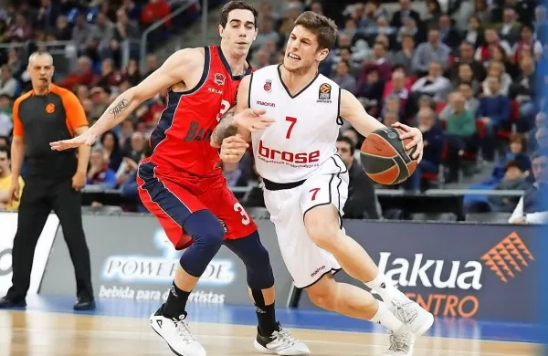 Aleksej Nikolić (desno) je dres  nemškega Brose Basket zamenjal za 
dres beograjskega Partizana.
