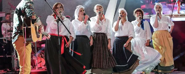Leta 2014  so na Melodijah morja in sonca slavili Rudi Bučar in 
Frčafele s skladbo Sen znala jes.