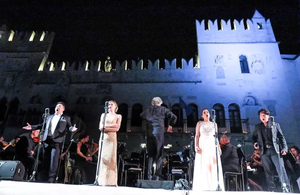 Lani je operni koncert Nessun dorma - v soju sveč na Titov trg 
privabil približno 600 domačih in tujih ljubiteljev opere. 