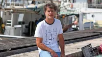 Aleš Bolje pove, da je ena od težav, s katero se v zadnjem času 
srečujejo ribiči,     tudi večja prisotnost delfinov v Tržaškem zalivu.  