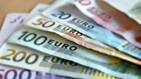 Povprečna plača za maj je znašala bruto 1663,23 evra, neto pa 
1077,77 evra.