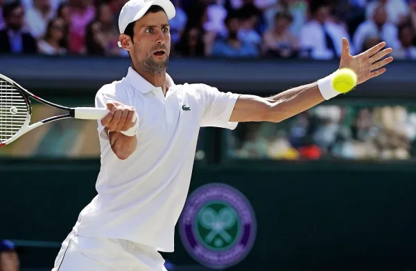 Novak Đoković je po več kot letu dni neuspehov zmagovalno pot našel na wimbledonski sveti travi.