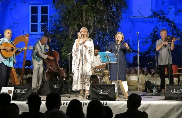  Skupini Calicanto iz Benečije so se na vrtu Circola pridružili   domačini iz Istre: zakonca Alenka in Marino  Kranjac ter  Dario Marušić. 