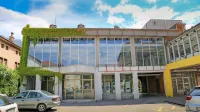 Občina je na dražbi kupila solastniški delež v nekdanji blagovnici 
Nanos in bližnji zemljišči. 