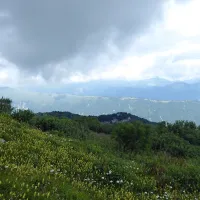 Pogled na greben Kobariškega Stola, ki velja za najdaljši greben v 
Julijskih Alpah, dolg kar 35 kilometrov.