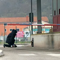 Na mejni prehod Dragonja so 25. januarja prihiteli tudi pripadniki 
specialne enote policije, ki so ugotovili, da v tulcih na pasu ni 
eksploziva.