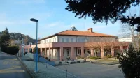 Komenska osnovna šola bo morala še eno leto kosila pripravljati v 
več kot 40 let stari kuhinji, ki jo je inšpekcija že hotela zapreti, saj 
je premajhna. 