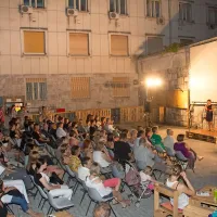 Ko je leta 2013 Nova Gorica obeleževala leto Silvana Furlana, je 
uvedla letni kino.  Od letos dalje se bo odvijal na ploščadi, ki so jo 
poimenovali po cineastu.   