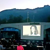   V Bovcu so drugo sezono kina na prostem začeli z  romantičnim 
popotovanjem po Franciji med Anne (Diane Lane) in  Jacquesom 
(Arnaud Viard).