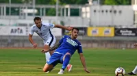 Jani Curk (v belem) s 24. leti sodi med starejše nogometaše v 
letošnji zasedbi Gorice. 