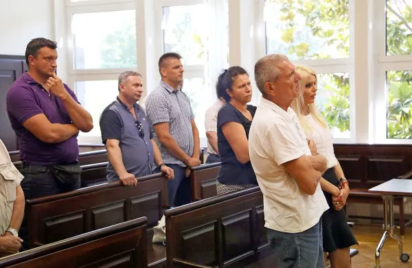 Obtoženi v zadevi Vasić so izreku sodbe prisluhnili junija lani.