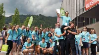 Članice in člani Pihalnega orkestra Komen z dirigentom Matijo 
Tavčarjem so se tako veselili uspeha na tekmovanju v Schladmingu.