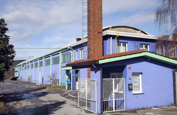 Stečajni upravitelj je za kompleks propadle trgovske družbe 
Trgoavto v Hrpeljah na tretji dražbi iztržil 1,4 milijona evrov.