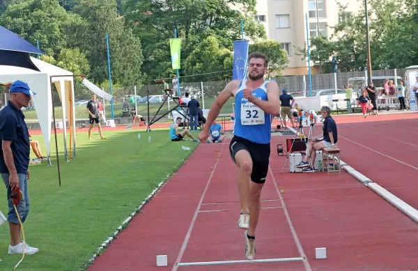 Urban Čehovin je kot mnogobojec združeval hitrost, moč in spretnost. V daljino je skočil tudi 758 cm.