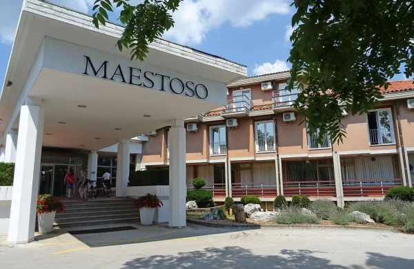 Nekdanji zaposleni v podjetju Lipica turizem se bodo lahko 
septembra veselili odpravnin, nadomestila za neizkoriščen letni 
dopust in plač, ki jim jih je bilo podjetje dolžno. 