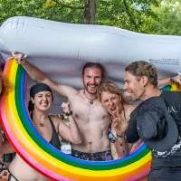 Fotografije, iz katerih grmi in tuli