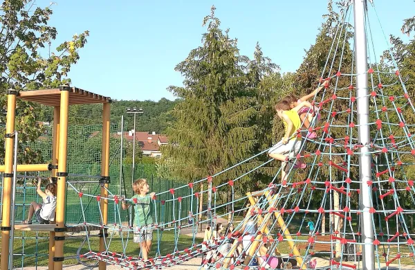 Igrala za otroke v parku so ena boljših in najbolj raznolikih na 
Goriškem.