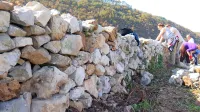 Sežanska občina je v svojem proračunu namenila 40.000 evrov za 
sofinanciranje obnove suhih zidov, materiala in izobraževanja.
