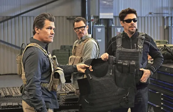 Josh Brolin (levo) in Benicio Del Toro (desno) sta eden boljših 
igralskih tandemov v akcijskih filmih v zadnjih nekaj letih.