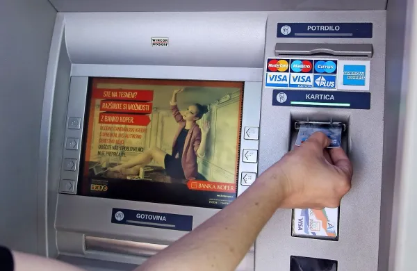 K sreči se v Sloveniji podgane še nikdar niso lotile bankomatov.