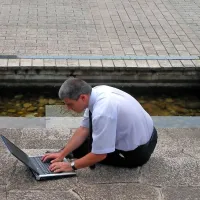 Tudi pretirana zavzetost in že kar zasvojenost z delom pospešujeta 
izgorelost in ogrožata zdravje. 