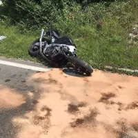 

V nedeljo dopoldne se je  nesreča zgodila na cesti med Godovičem 
in Hotedršico.