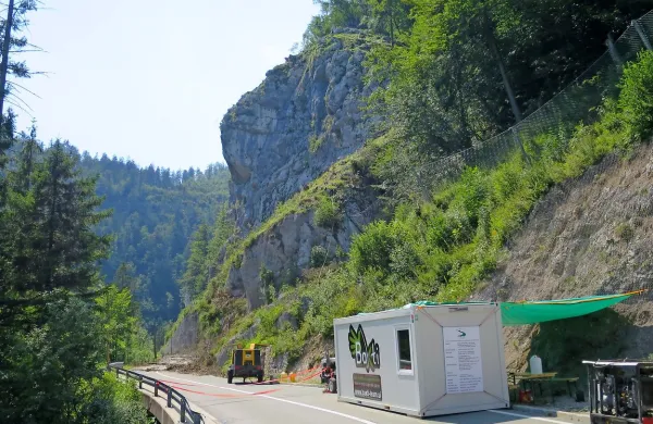 Največja previsna skala je očiščena drevja. Za napoved, kdaj bodo 
na njej nameščene lovilne mreže, pa je še prezgodaj.