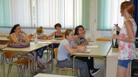   Na delavnicah udeleženci spoznajo tudi slovenske  navade, običaje 
in turistične zanimivosti.  
